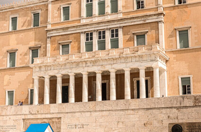  Πολιτικό σκηνικό σε αναβρασμό: Τσίπρας, Σαμαράς και Καρυστιανού φέρνουν νέα δεδομένα και ανεβάζουν το πολιτικό θερμόμετρο