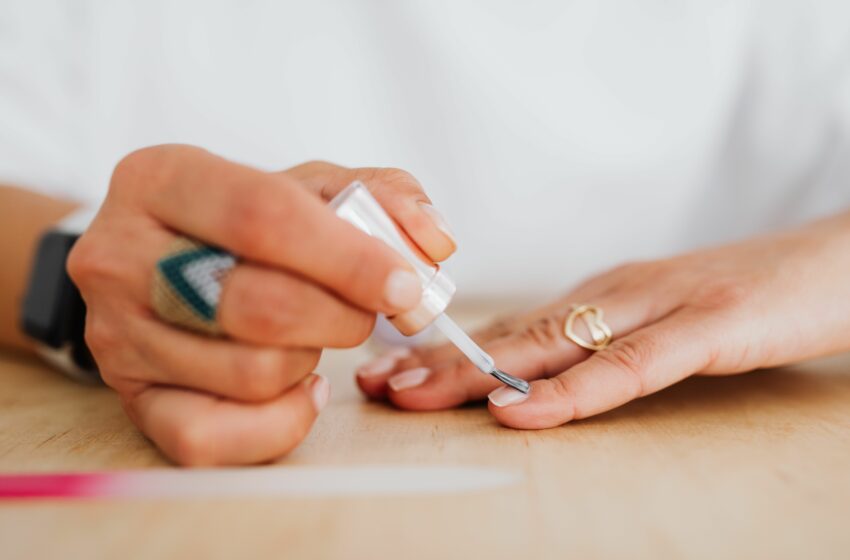  Brittle nails: Το βραδινό βήμα για πιο περιποιημένα νύχια και χέρια